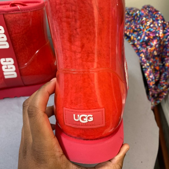 Red uggs - Picture 2 of 5